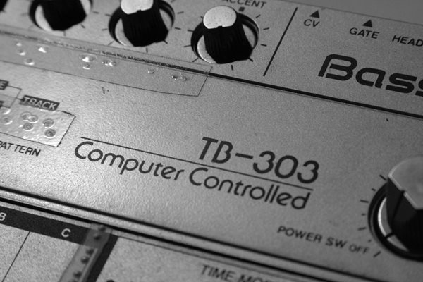 Vintage TB-303 music tech (photo by Alexandre Dulaunoy, courtesy of Wikimedia Commons)