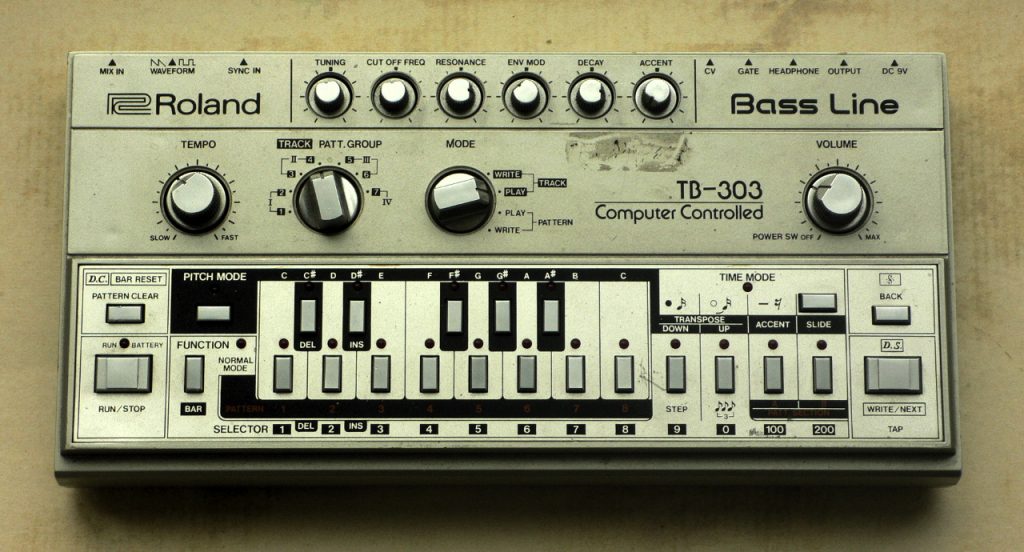 高品質大得価Roland TR-606 リズムマシン名機 基本動作確認済みです！ リズムマシン