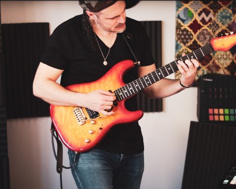 Breaking Barriers: Guitarist Meets GROOVEBOX