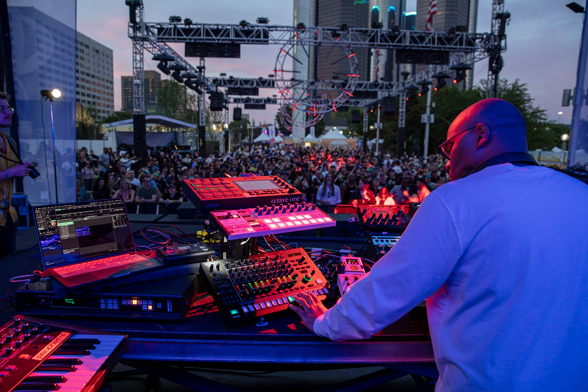 Hands-On: Foundations of Live Electronic Music Performance - Roland ...